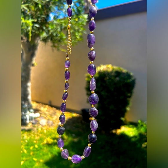 NWOT Amethyst Purple Gemstone and Goldtoned Bead Necklace 18” Long - Picture 4 of 8